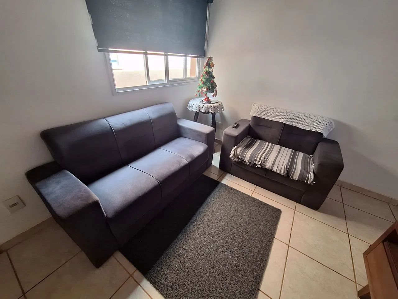 Sofá Leon de 2 e 3 lugares cinza 