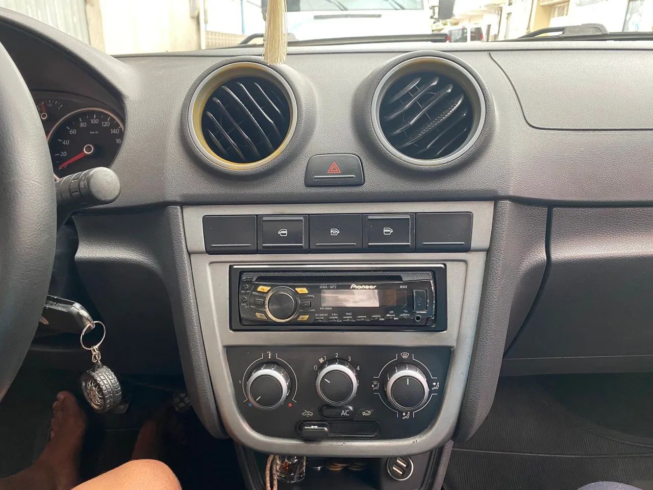 Gol 1.0 muito novo só pegar e rodar aí embaixo você bota o seu carro fêmea - Foto 3