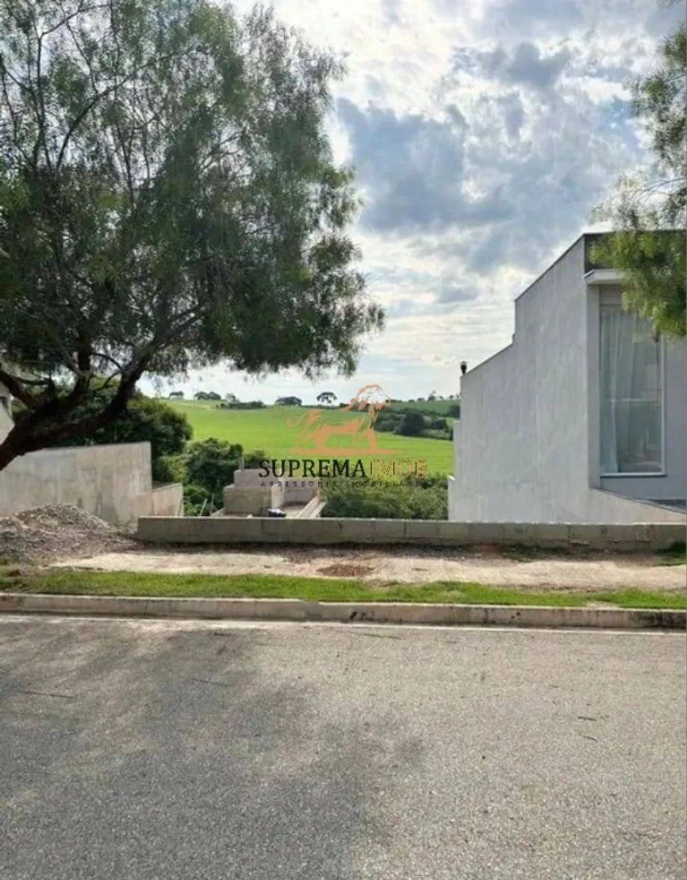 Terreno á venda de 296 m² no Condomínio Helena Maria