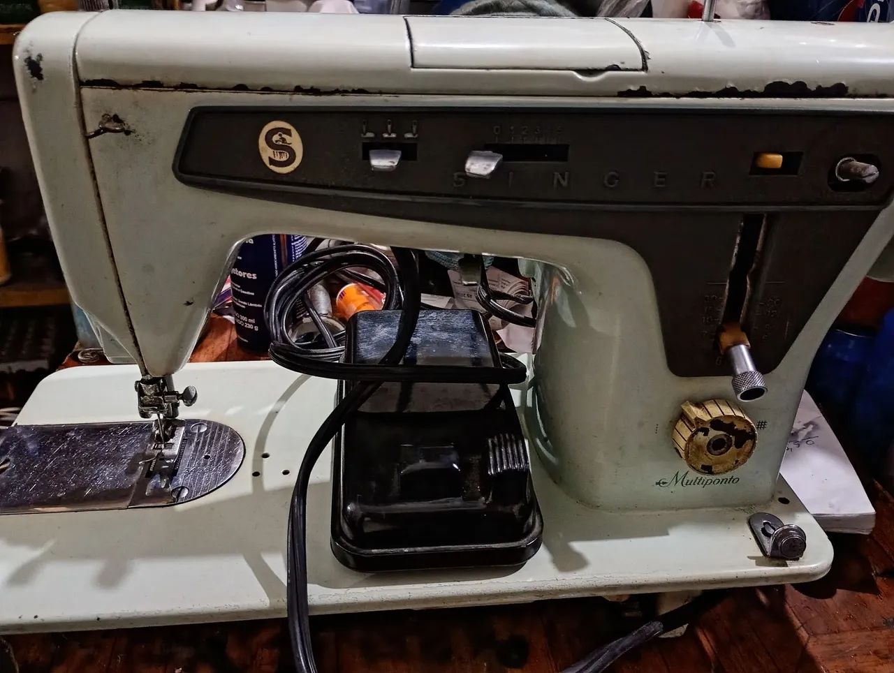 Máquina de costura Singer  300,00