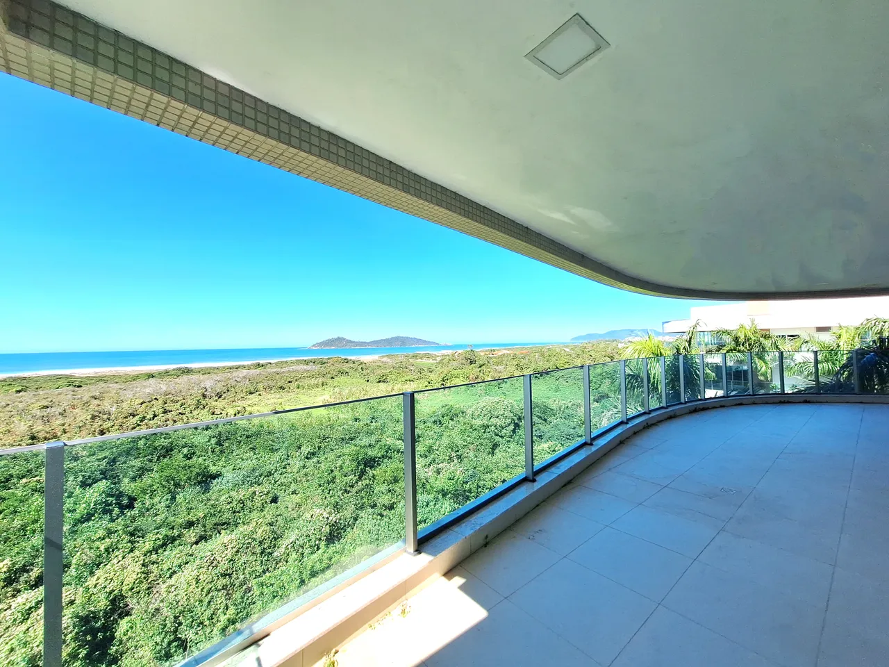 Cobertura luxuosa com vista para o Oceano na Praia do Campeche - Florianópolis/SC