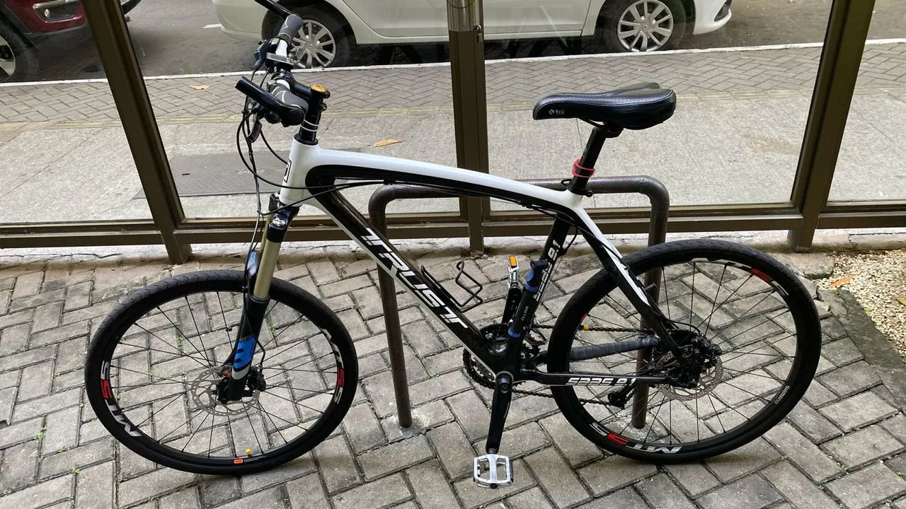 Bicicleta Trust - Aro 26 (FIBRA DE CARBONO)