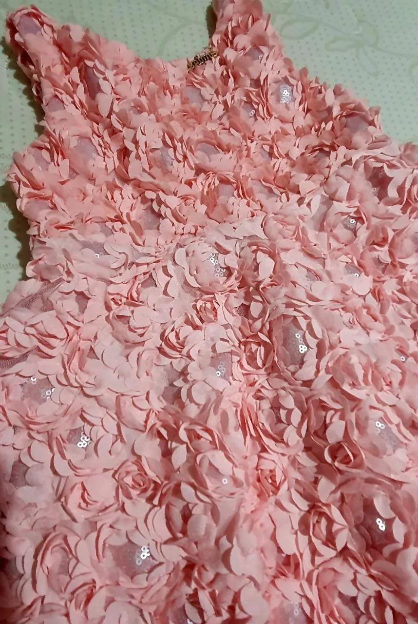 Vestido Infantil Rosa Animê com Detalhes Florais - Foto 4
