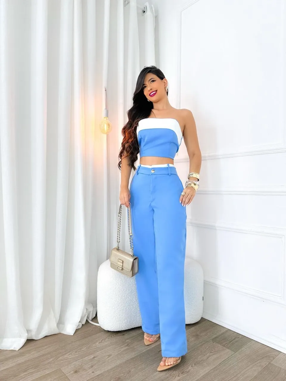 Conjunto Cropped Top e Calça Azul Elegante