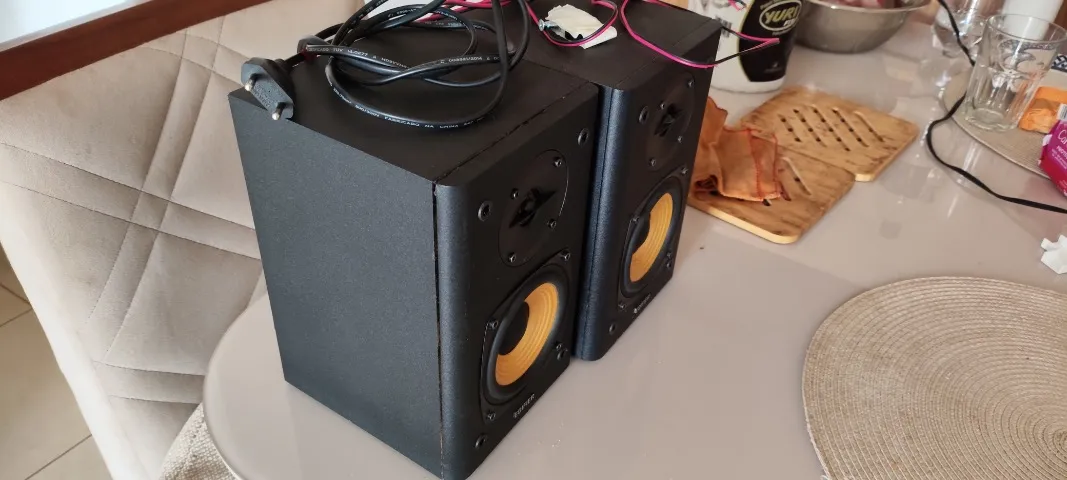 Monitor referência Edifier (caixa de som) com defeito na placa
