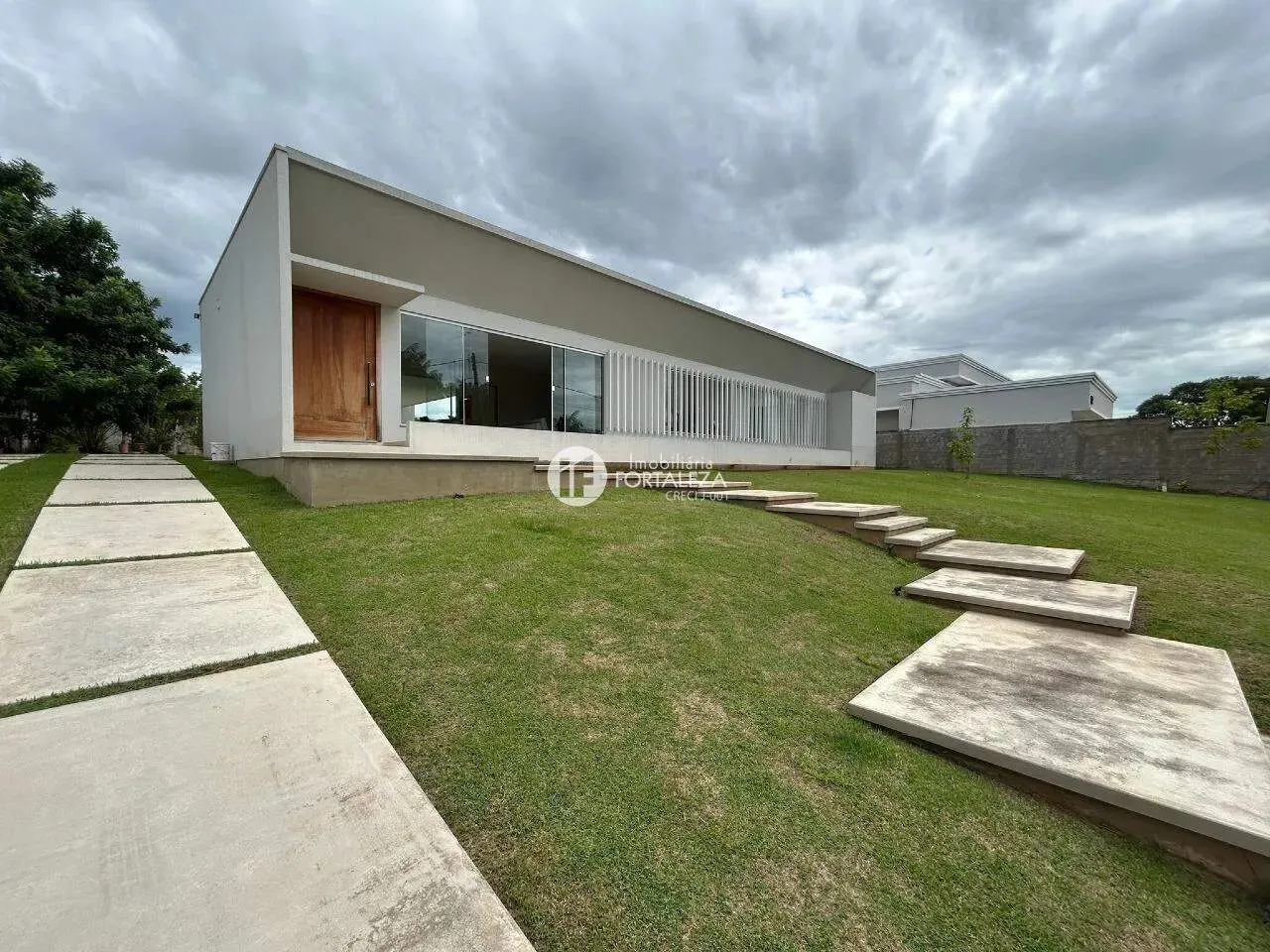 casa à venda CHACARA IPE, Frente LAGO 236m², área total 1300, 3 quartos em Chácara Ipê