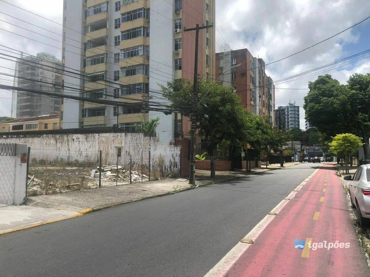 Terreno com 462 m² à 100 metros da Av. Gov. Agamenon Magalhães no Espinheiro, Recife - PE