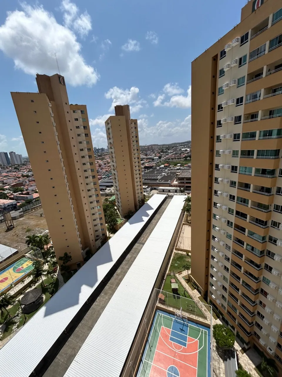 TORRES DE AMINTAS BARROS RESIDENCE
