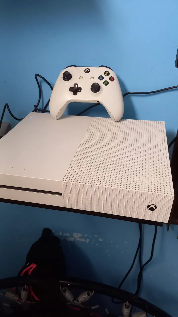 Xbox One S - Console Branco com Controle