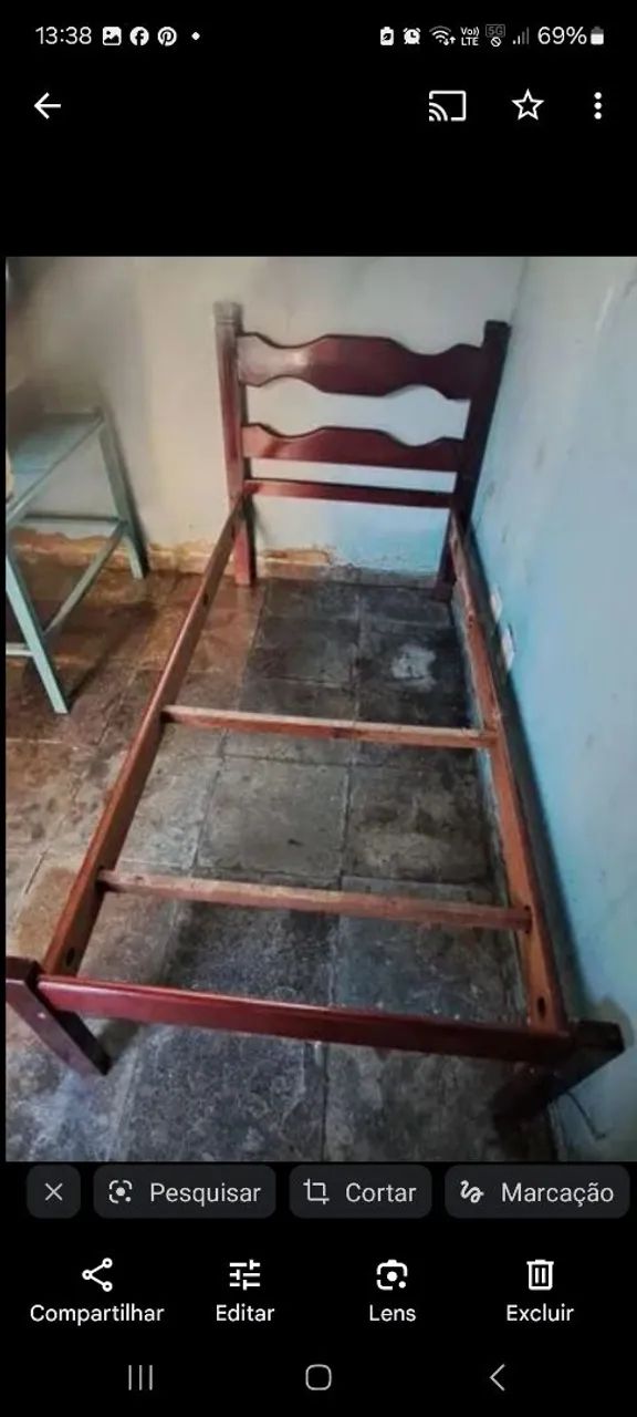 Cama de madeira maciça em mogno