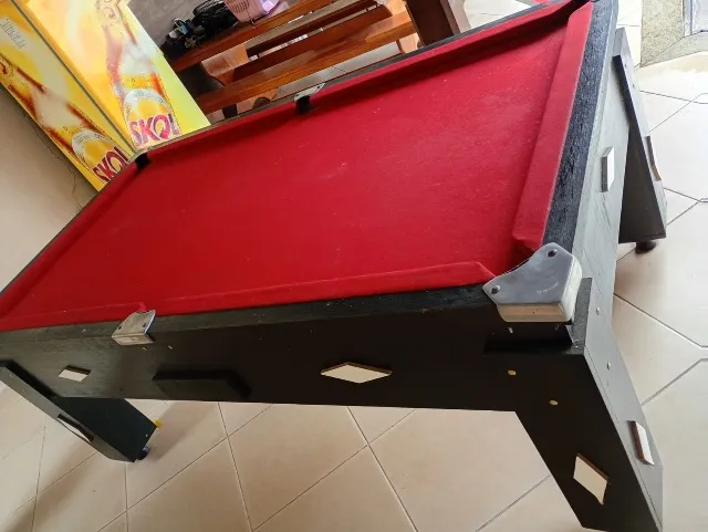 MESA DE SINUCA VERMELHA DE GAVETEIRO