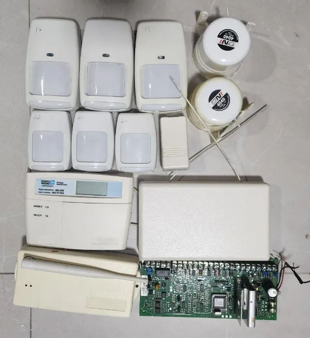 Sistema de alarme com sensores infravermelhos, teclado, central e sirenes - Foto 4