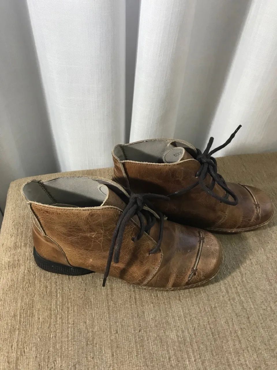 Botas de Couro Marrom - Estilo Vintage - Foto 2