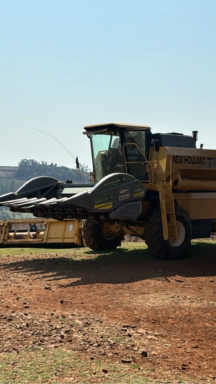 Colheitadeira New Holland TC 56