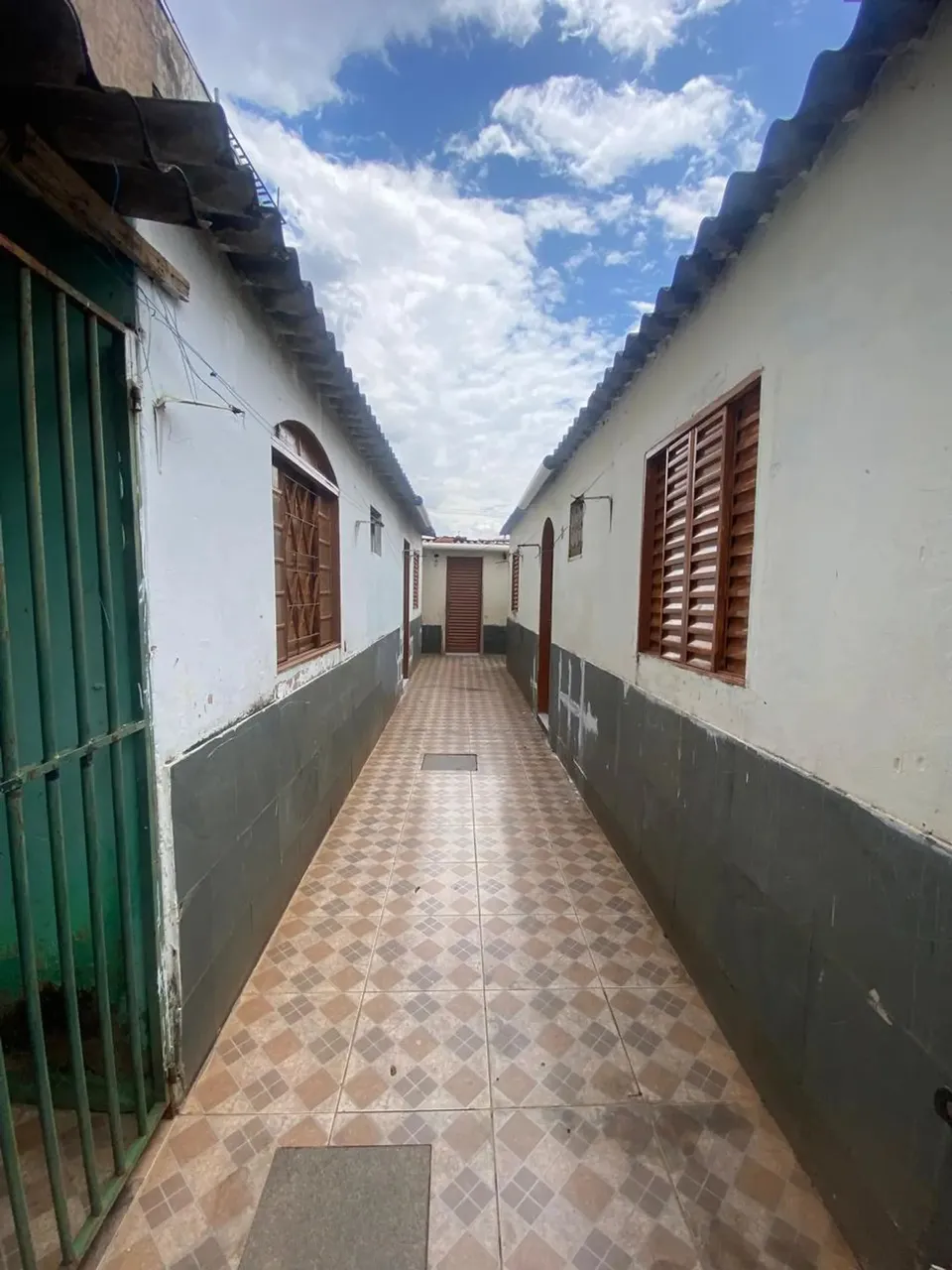 ALUGA-SE KITNETS NA QN 211 SAMAMBAIA NORTE