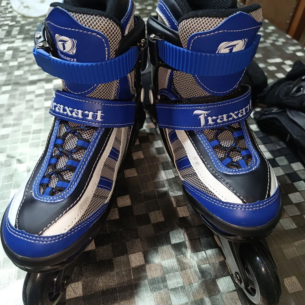 Patins Inline Abel 5 - Tamanho 33 ao 36 - Traxart + proteção e capacete Traxart - Foto 5