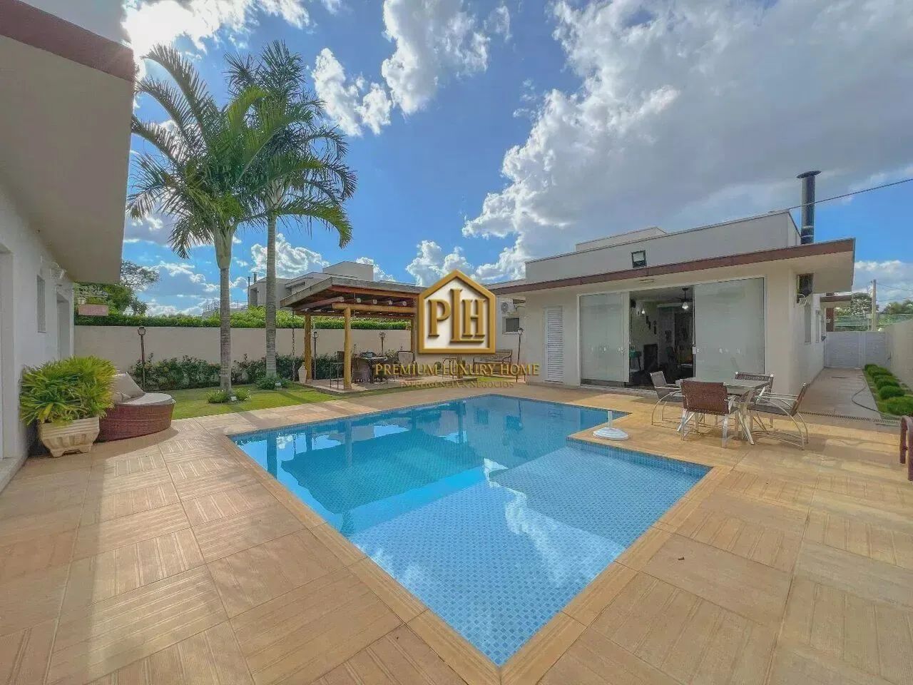 CASA COM 4 SUITES CONDOMINIO SHAMBALLA 2 EM ATIBAIA