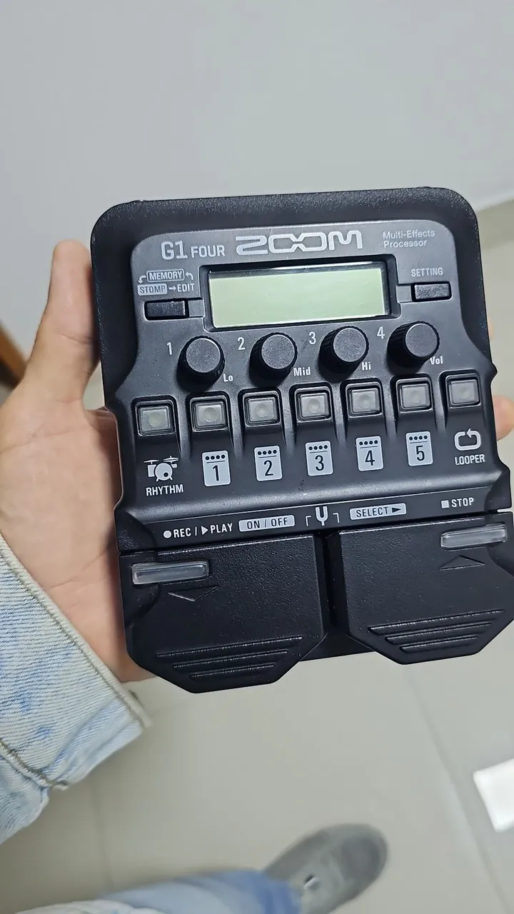 Zoom G1 Four - Pedal Multiefeitos Guitarra
