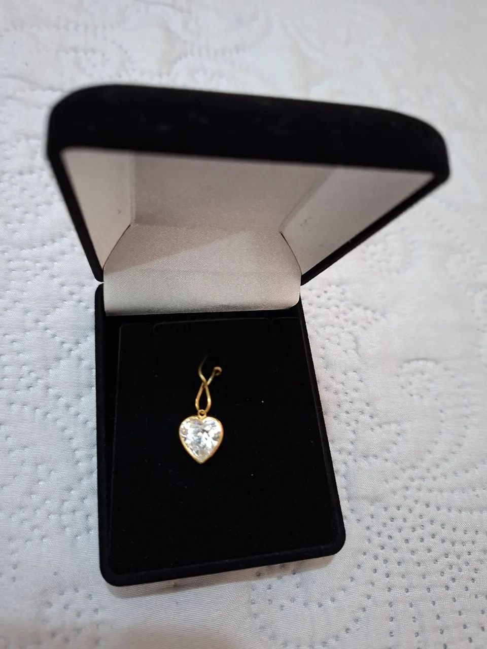 Pingente Coração na pedra zircônia e ouro 18k 