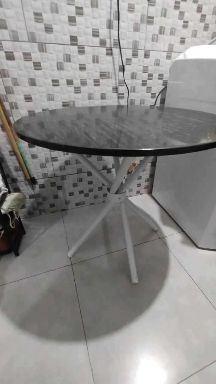 Mesa em ardósia com 4 cadeiras 