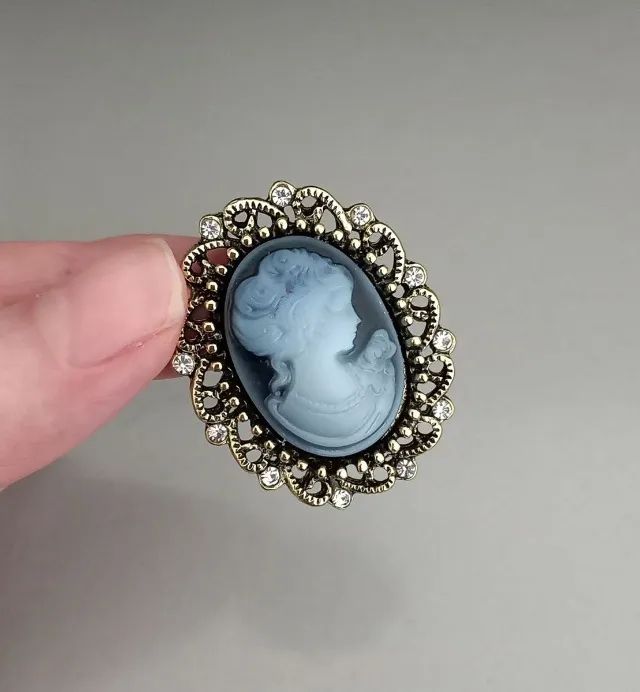 Broche de Camafeu Escuro Detalhe Strass (novo)