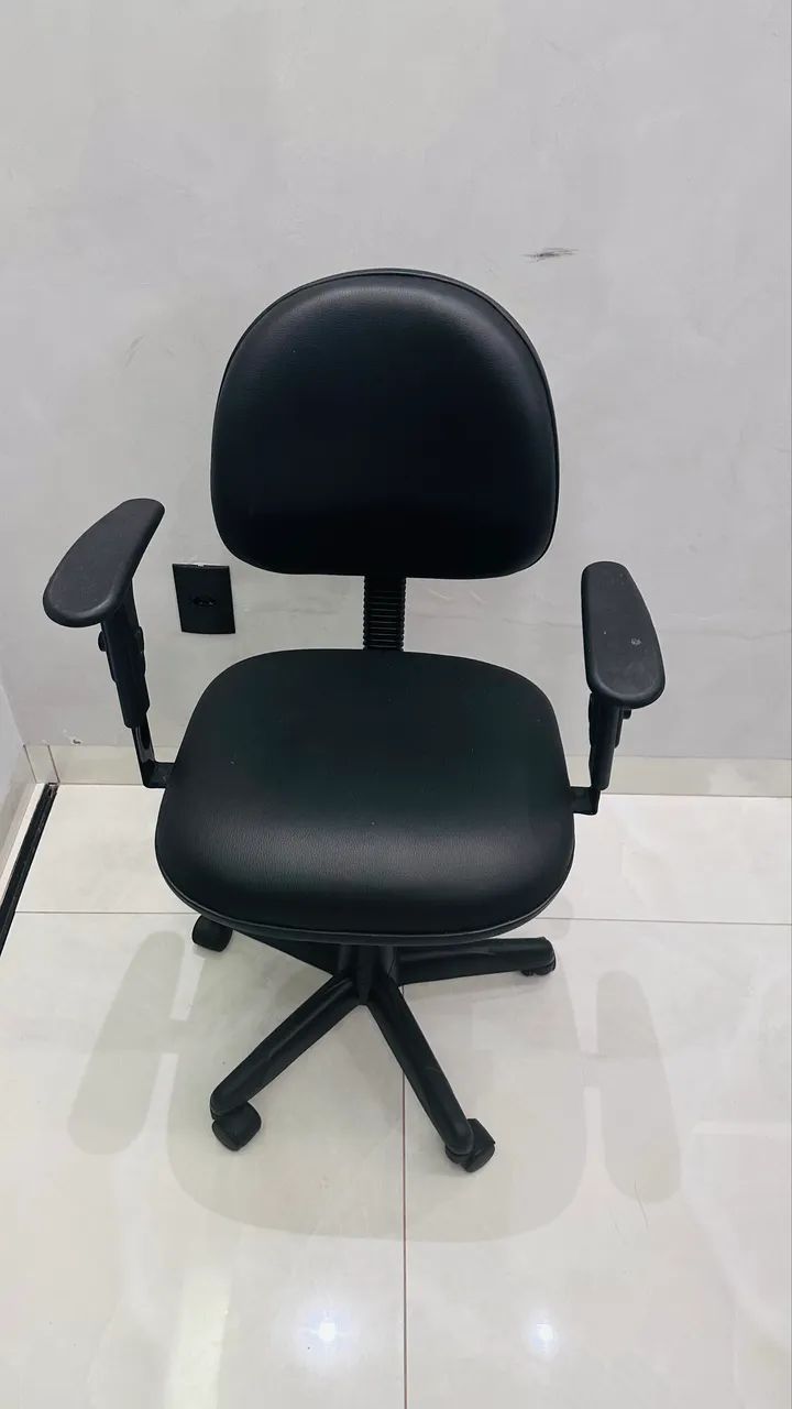   Cadeira de escritório giratória