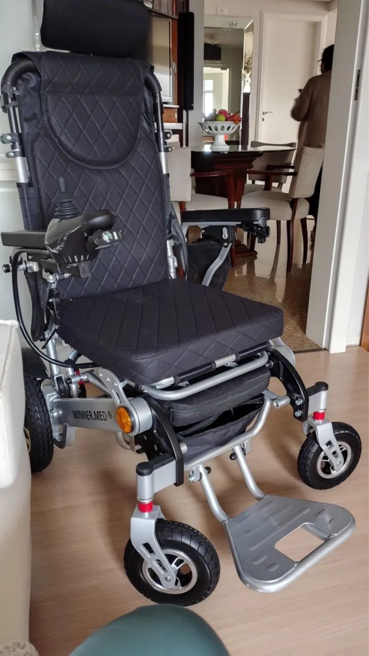 Vendo Cadeira de Rodas Motorizada  - Foto 3