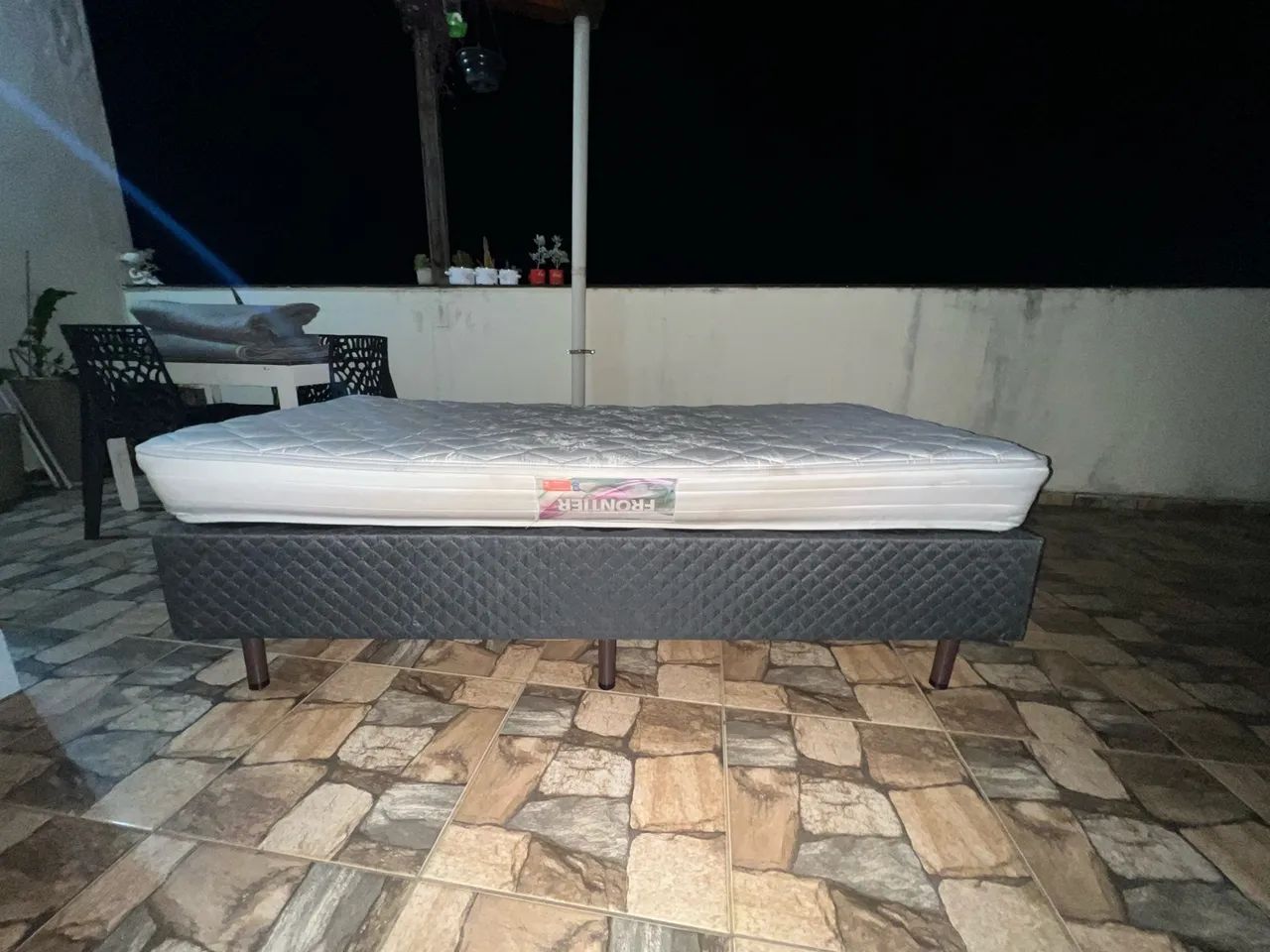 Cama de solteiro box + colchão 
