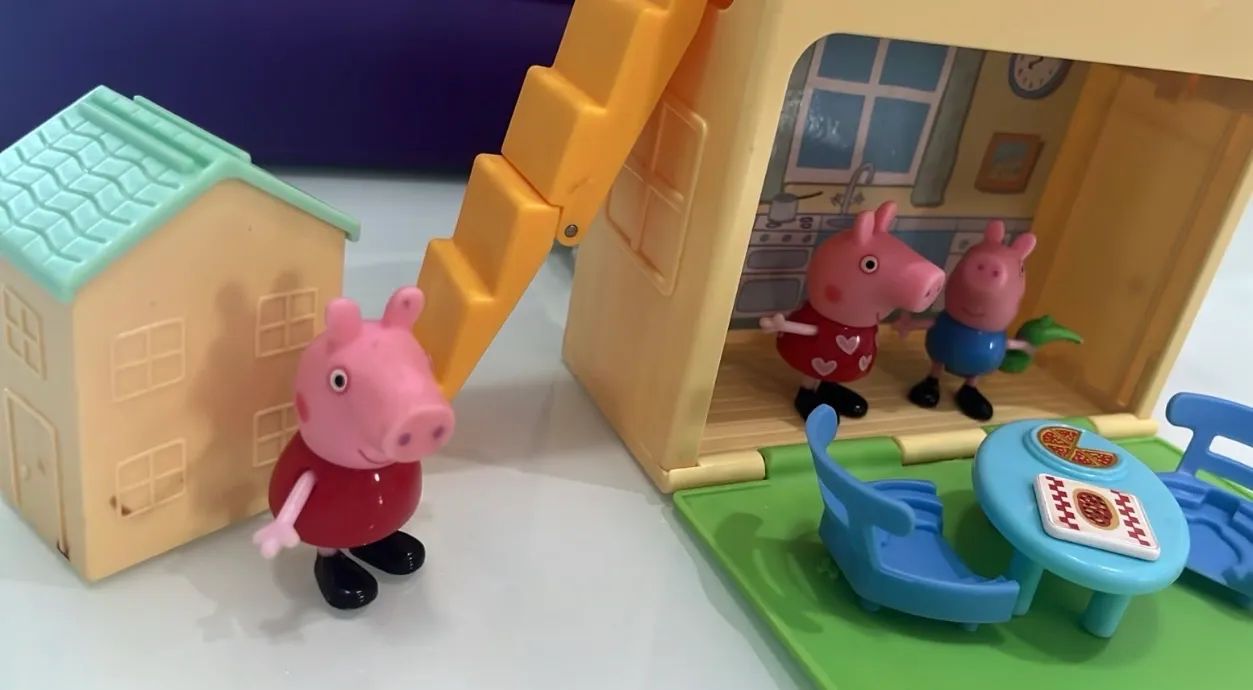 Casa da peppa com bonecos e acessórios  - Foto 3
