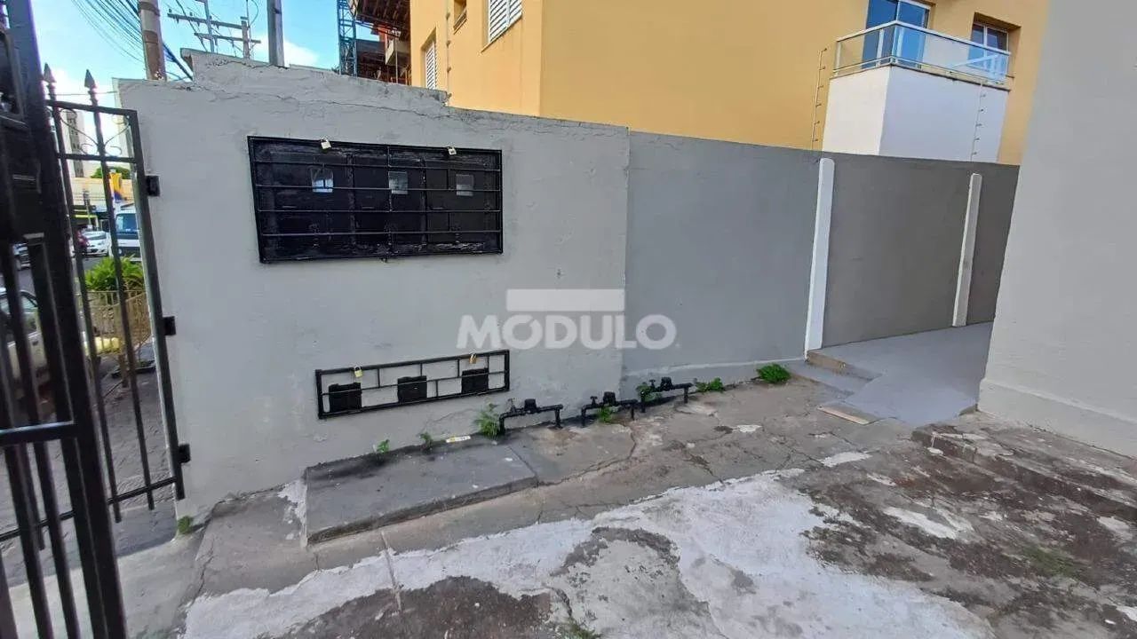 Oportunidade de investimento imperdível: 3 casas no mesmo terreno! - Foto 3