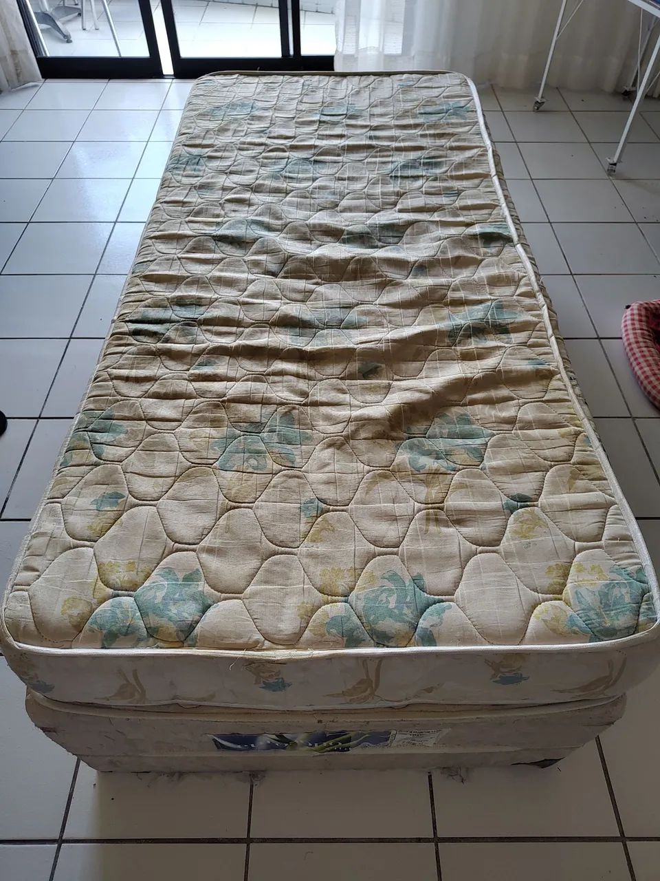 Cama Solteirão Usada + colchão 