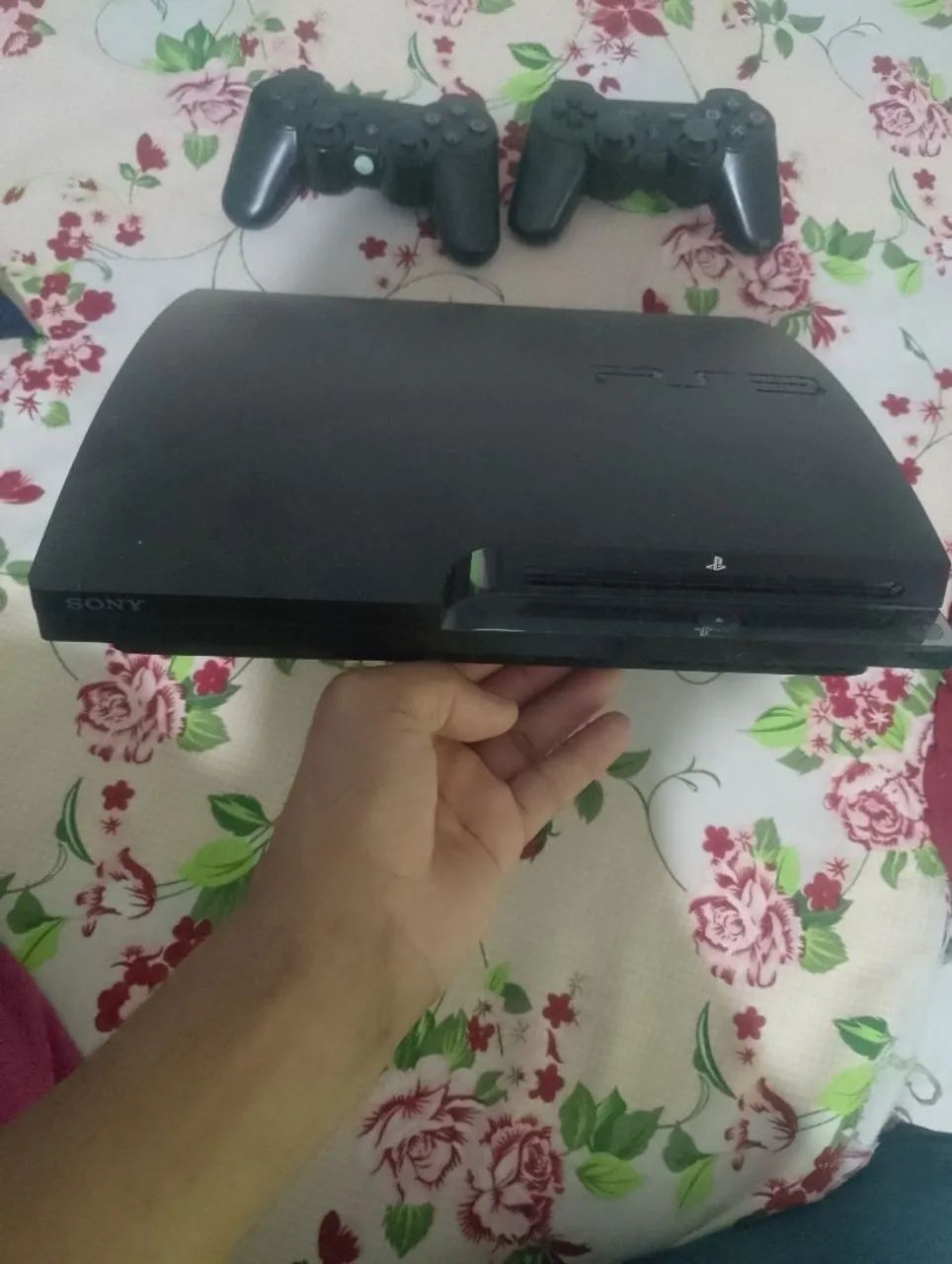 Vídeo game PS3 com 10 jogos na memória 2 controles muito novo r$ 600 dependendo entrego - Foto 2