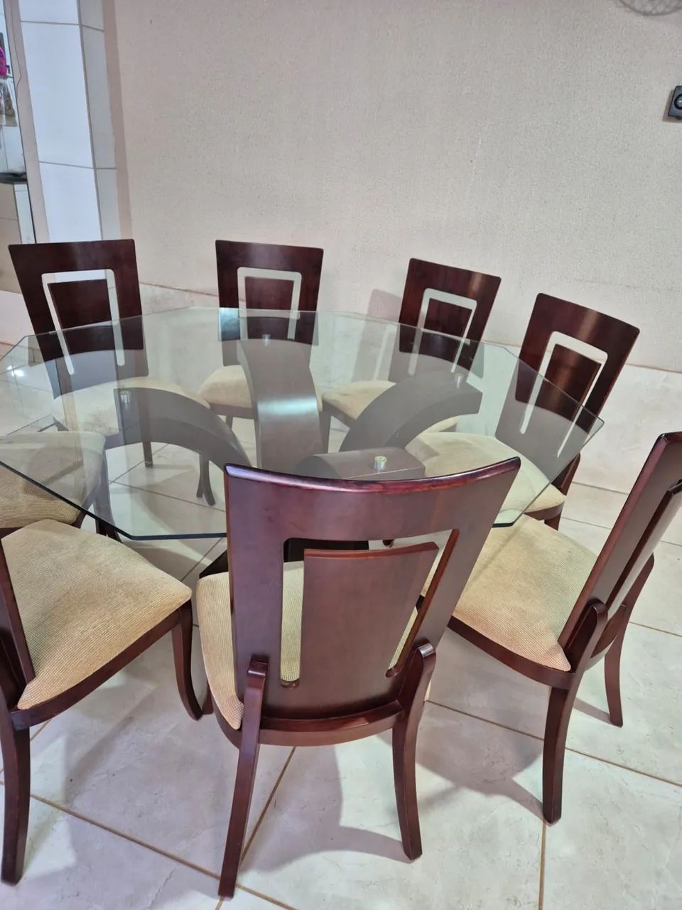 MESA DE JANTAR EM MADEIRA MACIÇA ? 8 LUGARES