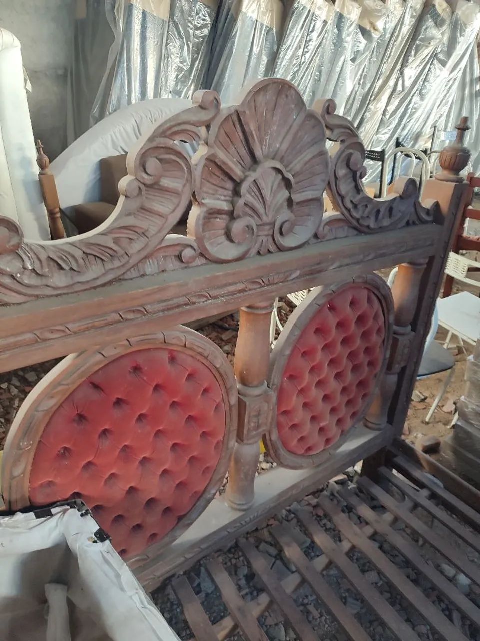 Cama antiga de casal relíquia