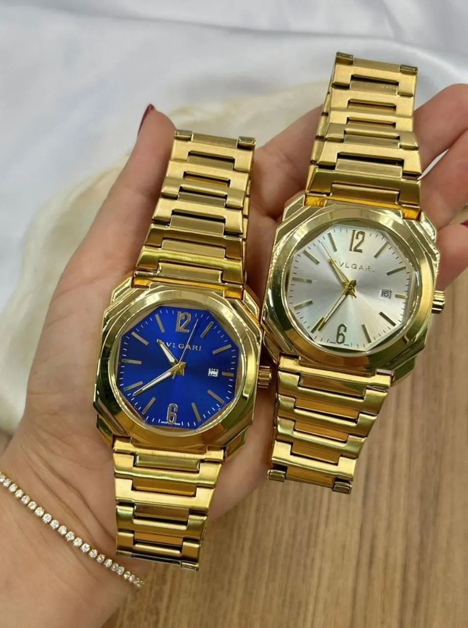 Relógio Bvgari Octo fundo de vidro