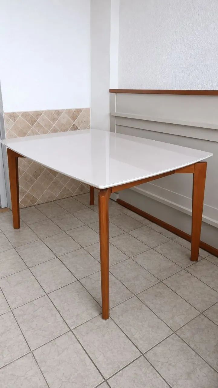 Mesa Astro (semi nova)