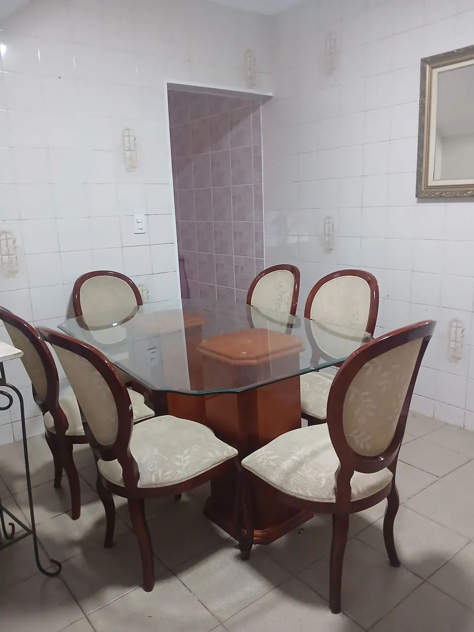 Mesa mais 6 cadeiras medalhão clássicas  - Foto 2