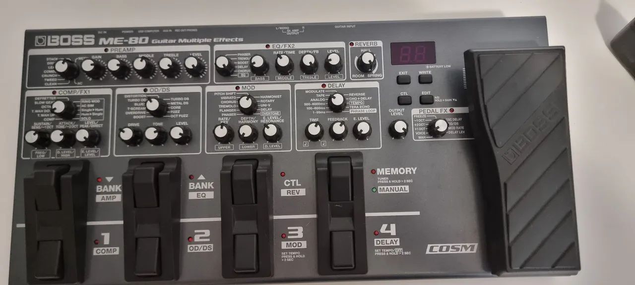 Pedaleira boss Me-80