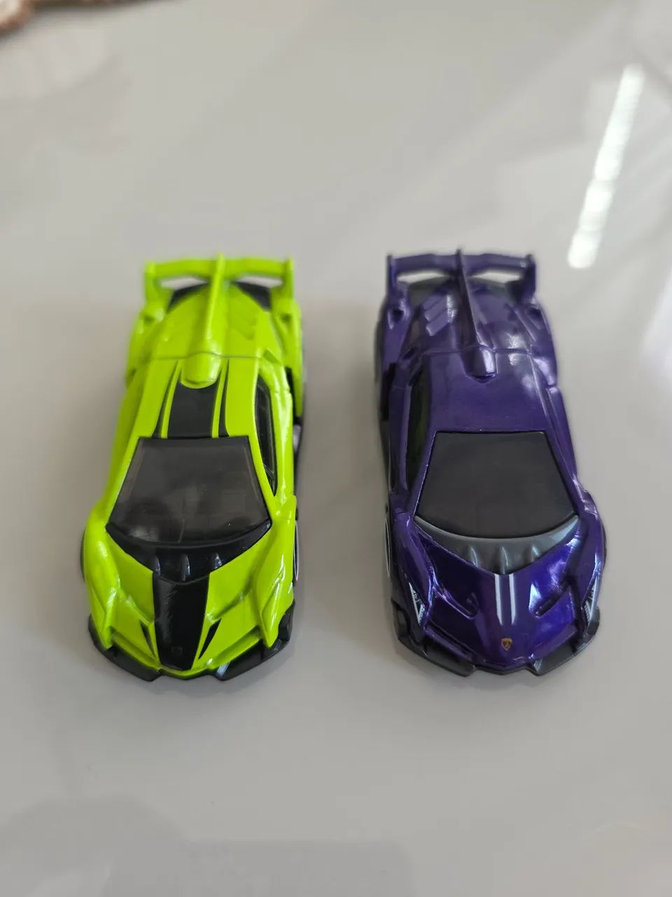 Kit 2 Hotwheels Lamborghini Veneno (Verde e Roxo)