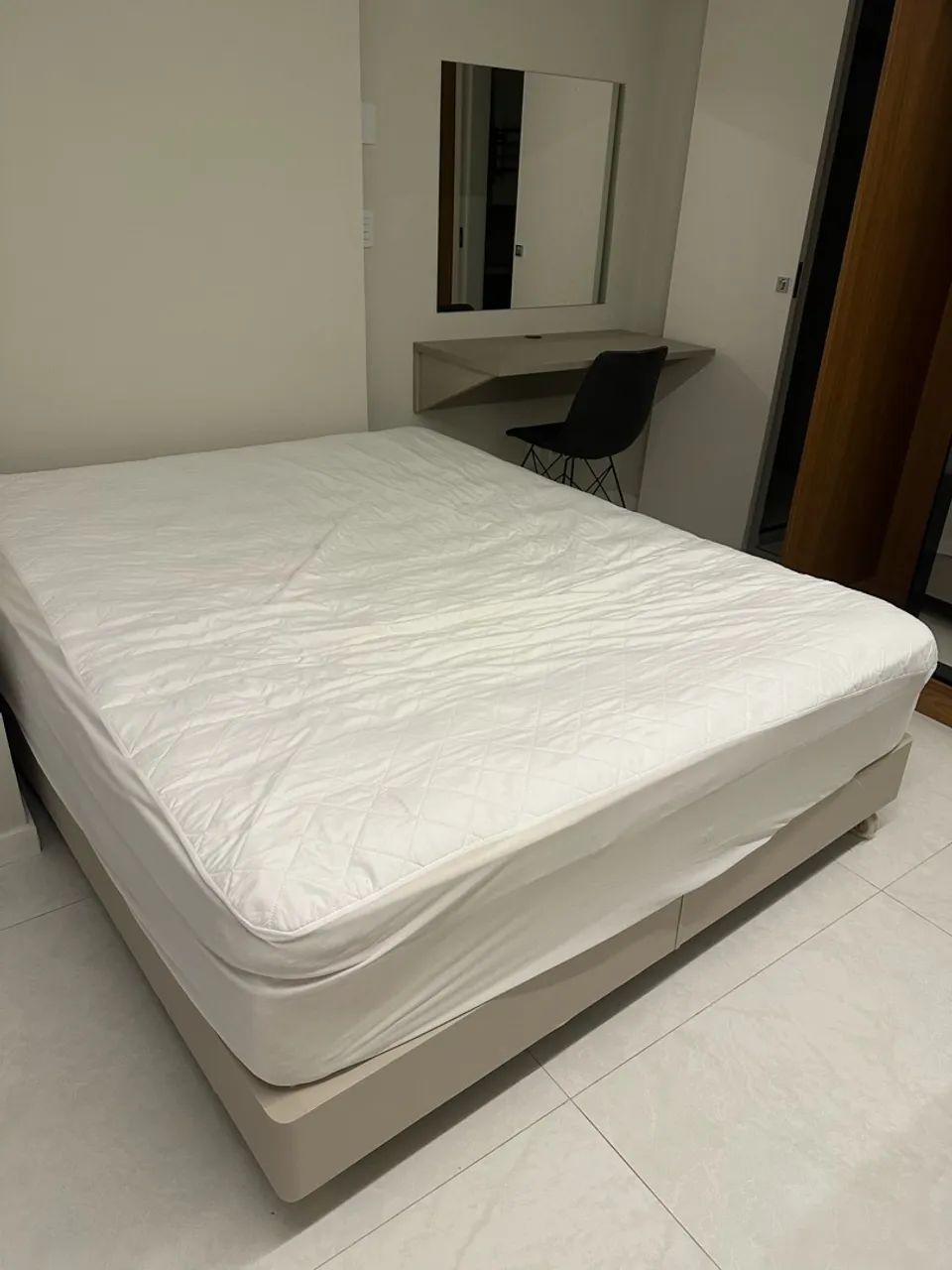Cama Queen: box + colchão 