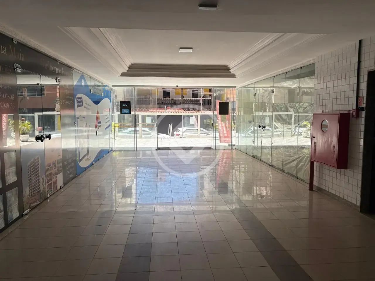 SALA COMERCIAL NA GALERIA PRÉDIO BEIRA MAR ! codigo: 367160
