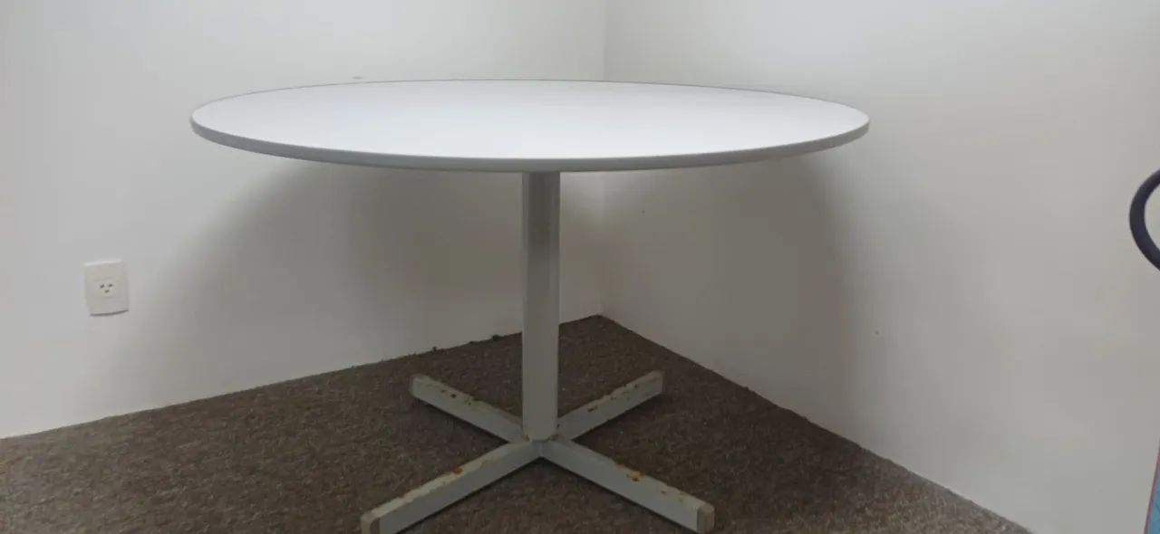 mesa redonda com base central
