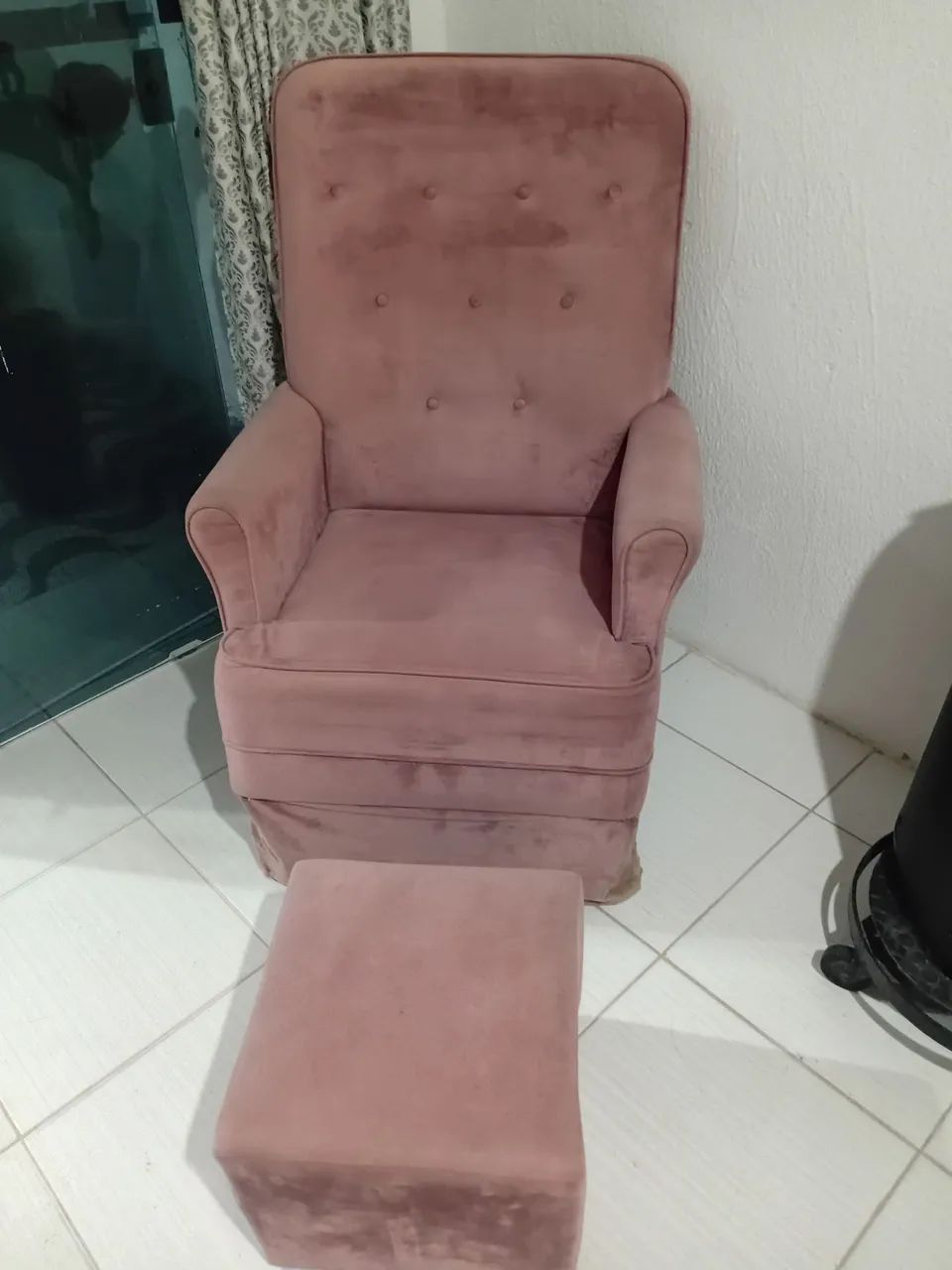 Poltrona de amamentação balanço com puff