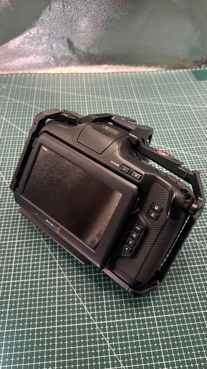 Blackmagic Pocket Cinema Camera 6K Pro + Cage Tilta + Top Handle + Acessórios - Foto 3