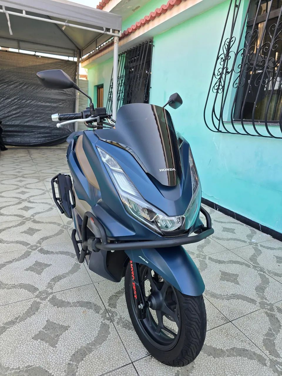 PCX DLX 2024
