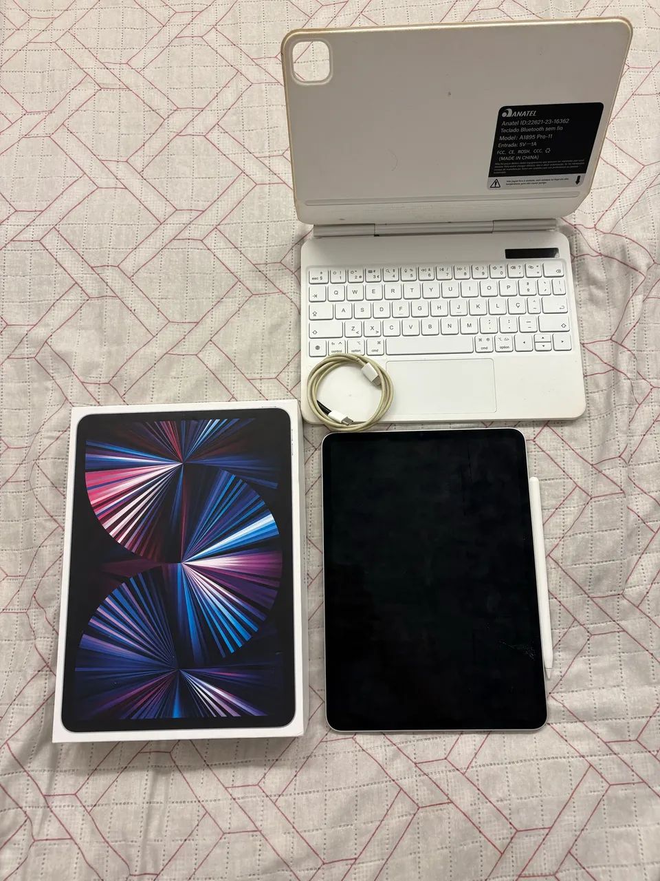 iPad Pro 11 3ª geração (M1) 128GB Wi-Fi + Apple Pencil 2 + Teclado Bluetooth