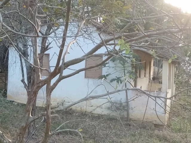 Casa com terreno grande 