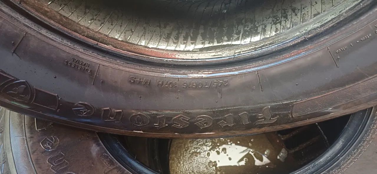 Pneus de caminhonete e bom estado aro 16/245/70 ,firestone 3 pneus 700 reais pra pega es $