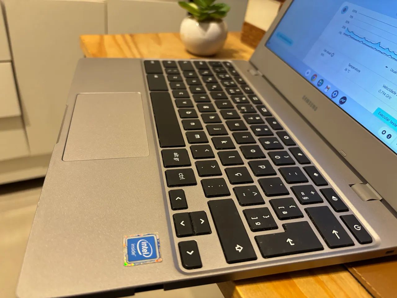 Chromebook Samsung 4 32gb SSD Celeron n4000 - Foto 5