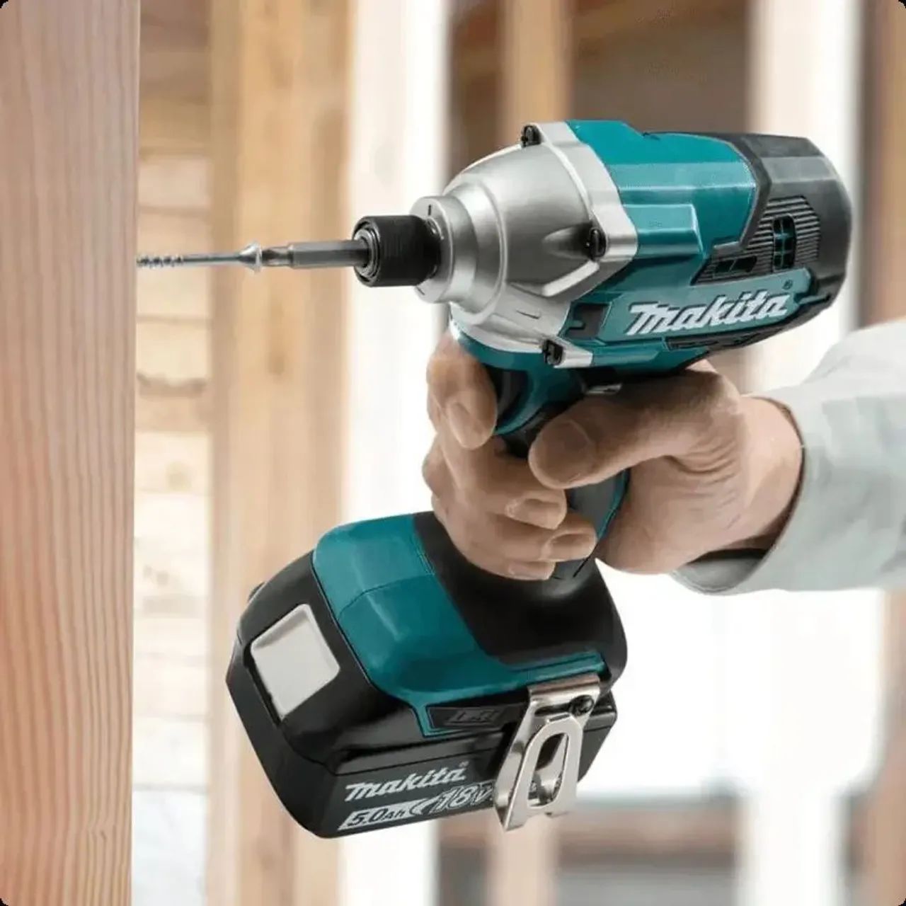Montador de móveis. 